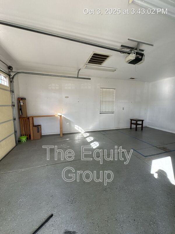 648 Auburn St - Photo 5 of 25