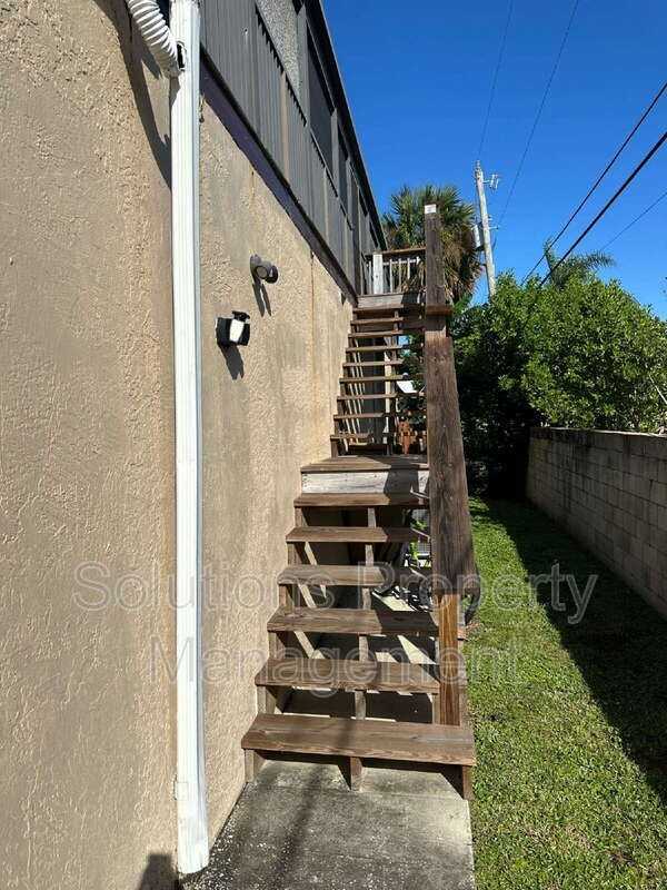 565 Jackson Avenue - Photo 2 of 15