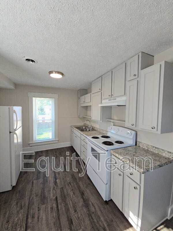 128 N River St #B - Photo 4 of 18