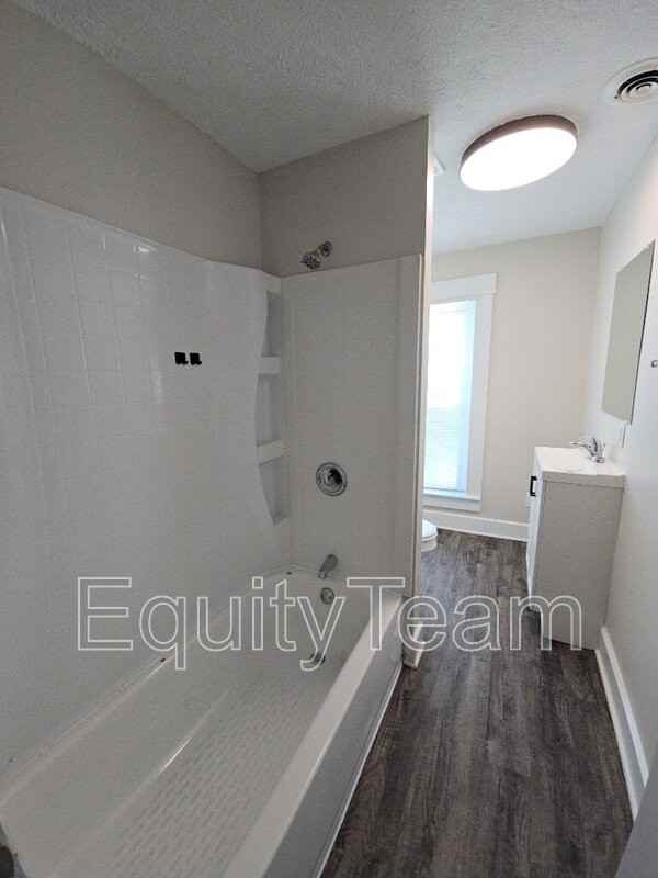 128 N River St #B - Photo 7 of 18