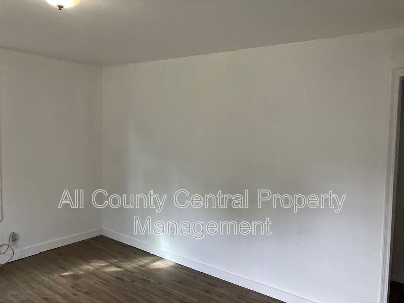 2304 Eufaula Ave - Photo 3 of 10