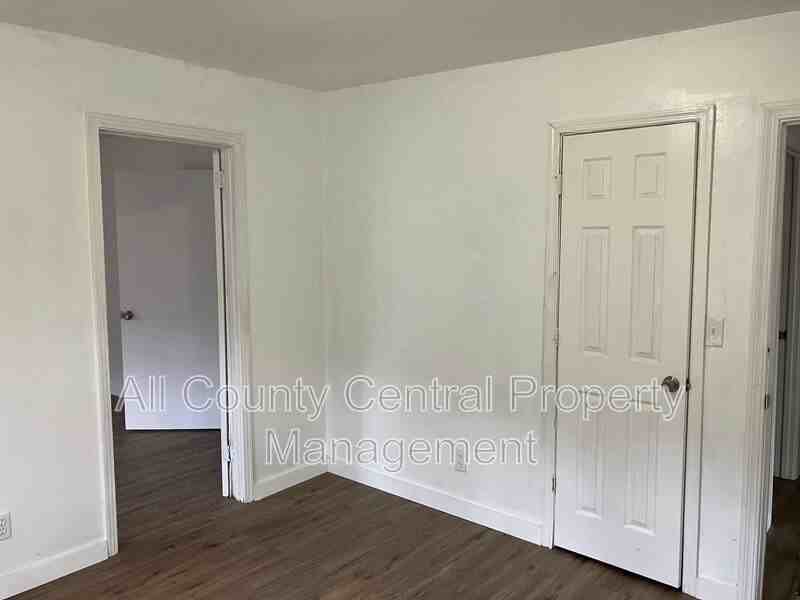 2304 Eufaula Ave - Photo 5 of 10