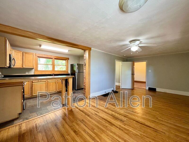 5 Shady Cove Ln - Photo 3 of 26