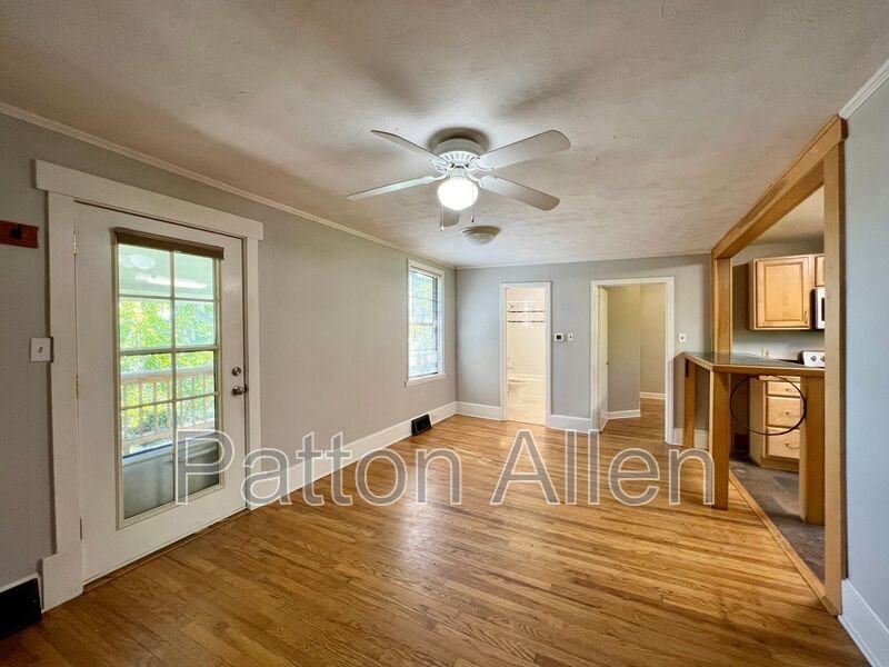 5 Shady Cove Ln - Photo 4 of 26