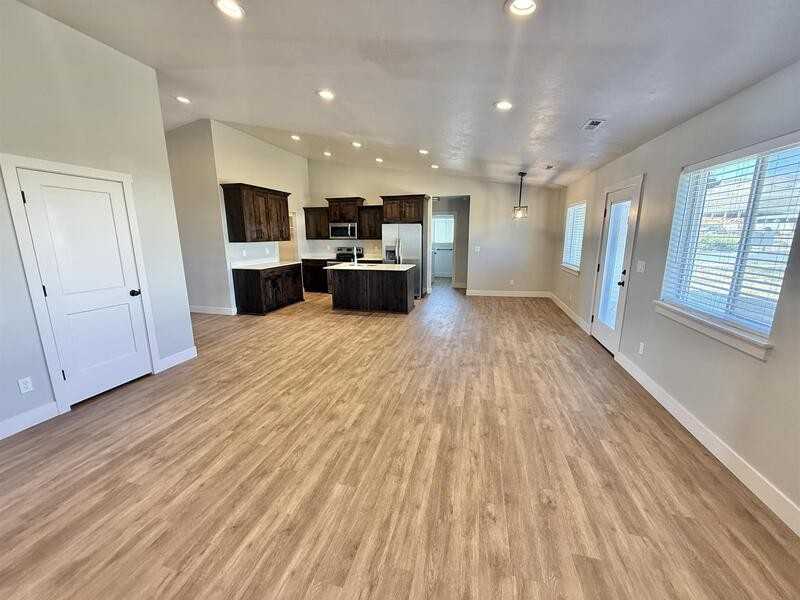 884 W Factory St - Photo 2 of 16