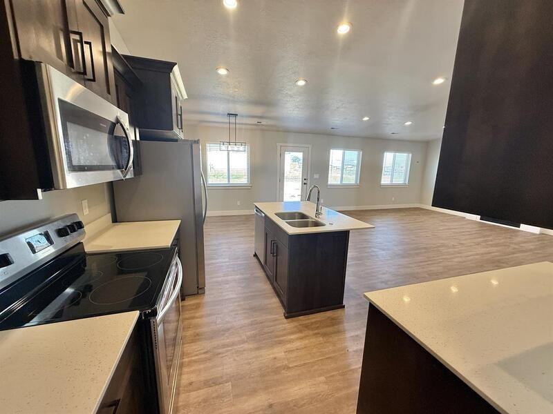 884 W Factory St - Photo 3 of 16