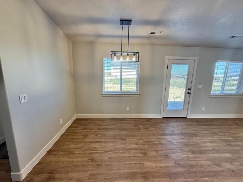 884 W Factory St - Photo 4 of 16