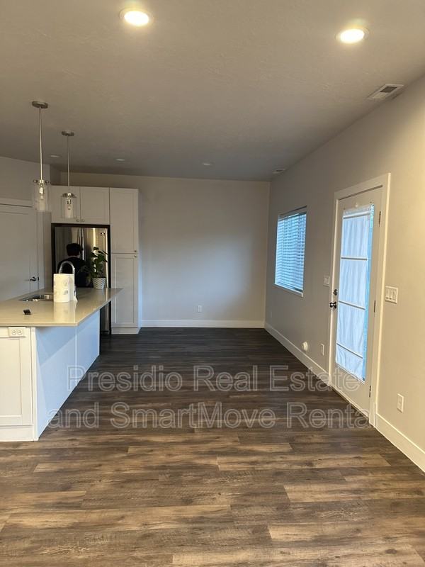 4137 Southeast - Photo 3 of 16