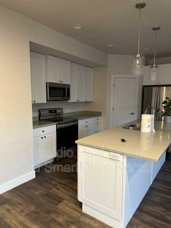 4137 Southeast - Photo 4 of 16