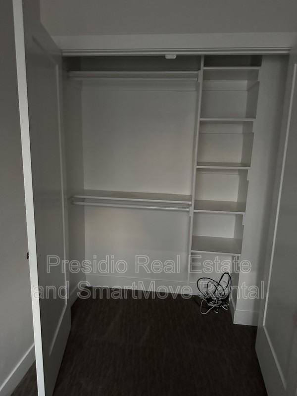 4137 Southeast - Photo 5 of 16