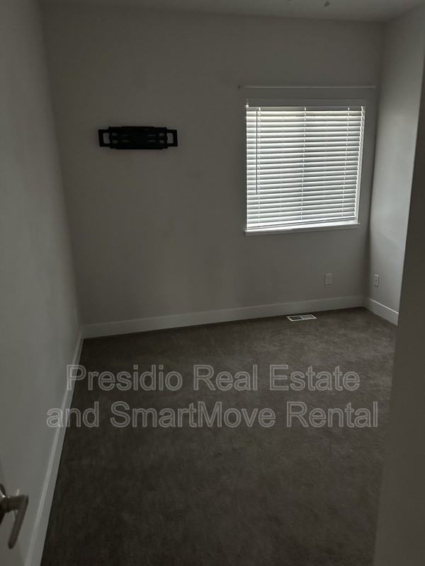 4137 Southeast - Photo 6 of 16