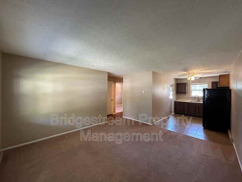 65 Candlewood Ct - Photo 2 of 6
