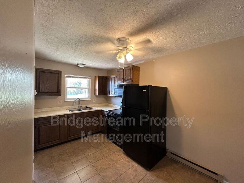 65 Candlewood Ct - Photo 3 of 6