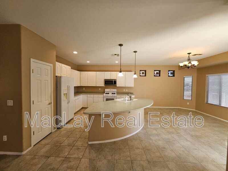 42593 W Abbey Rd - Photo 6 of 27