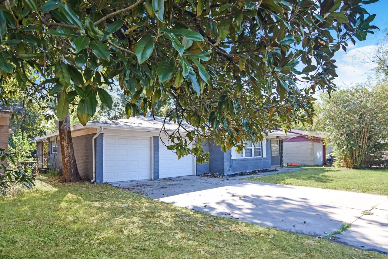 1905 S 17th St - Photo 2 of 18