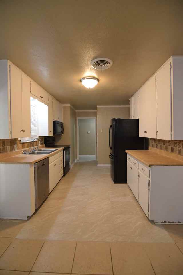 1905 S 17th St - Photo 4 of 18