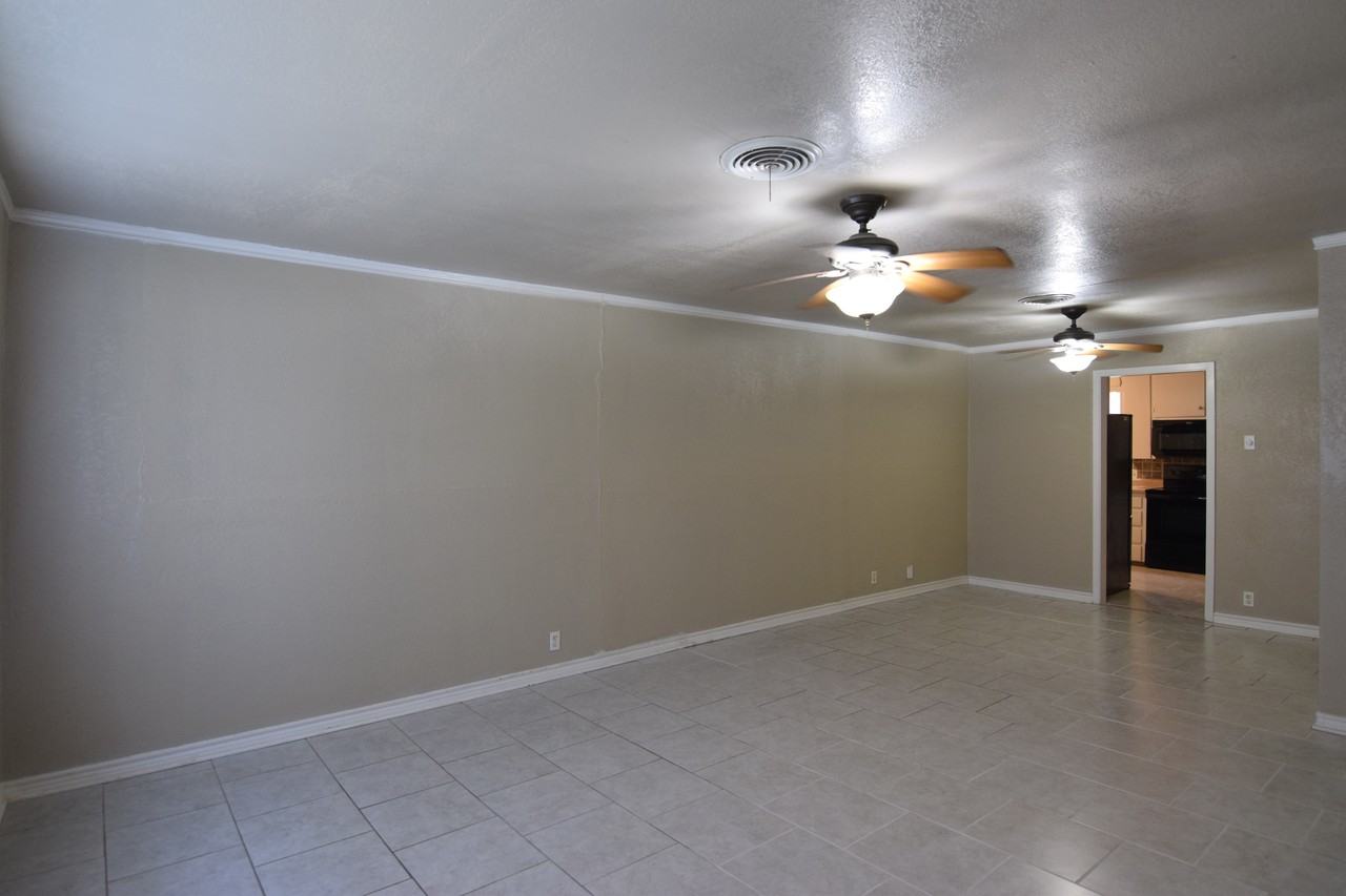 1905 S 17th St - Photo 6 of 18