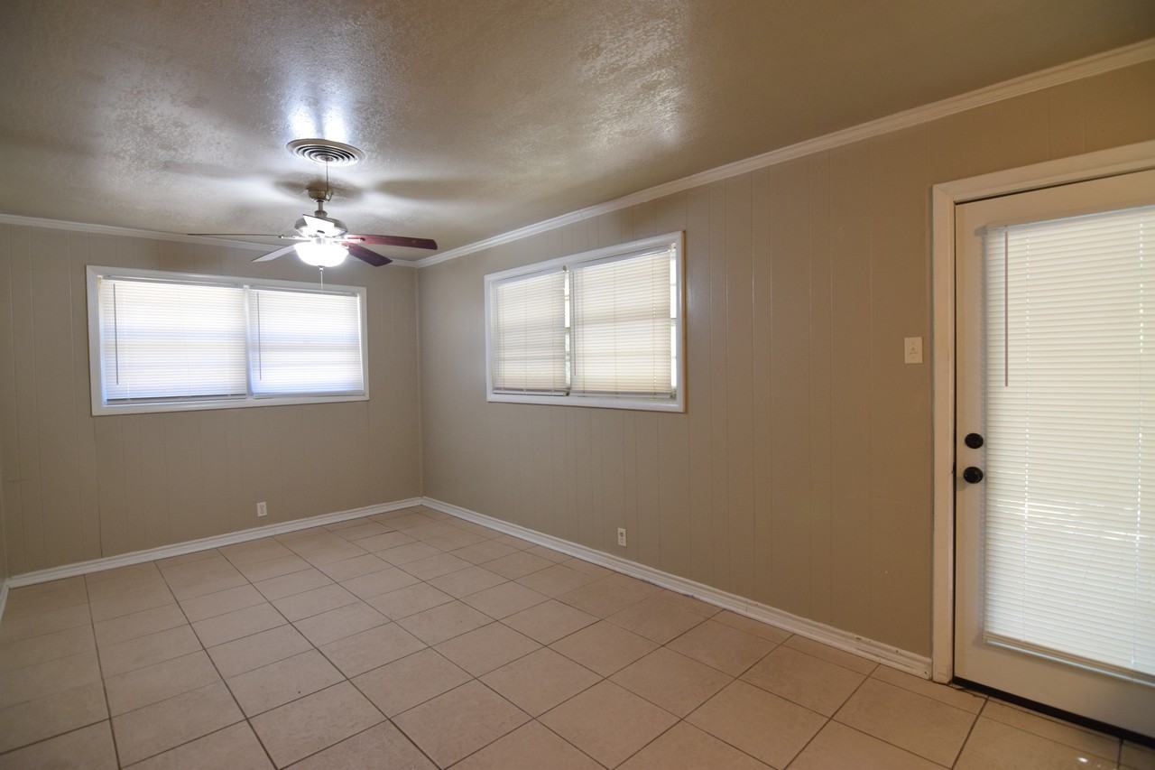 1905 S 17th St - Photo 7 of 18