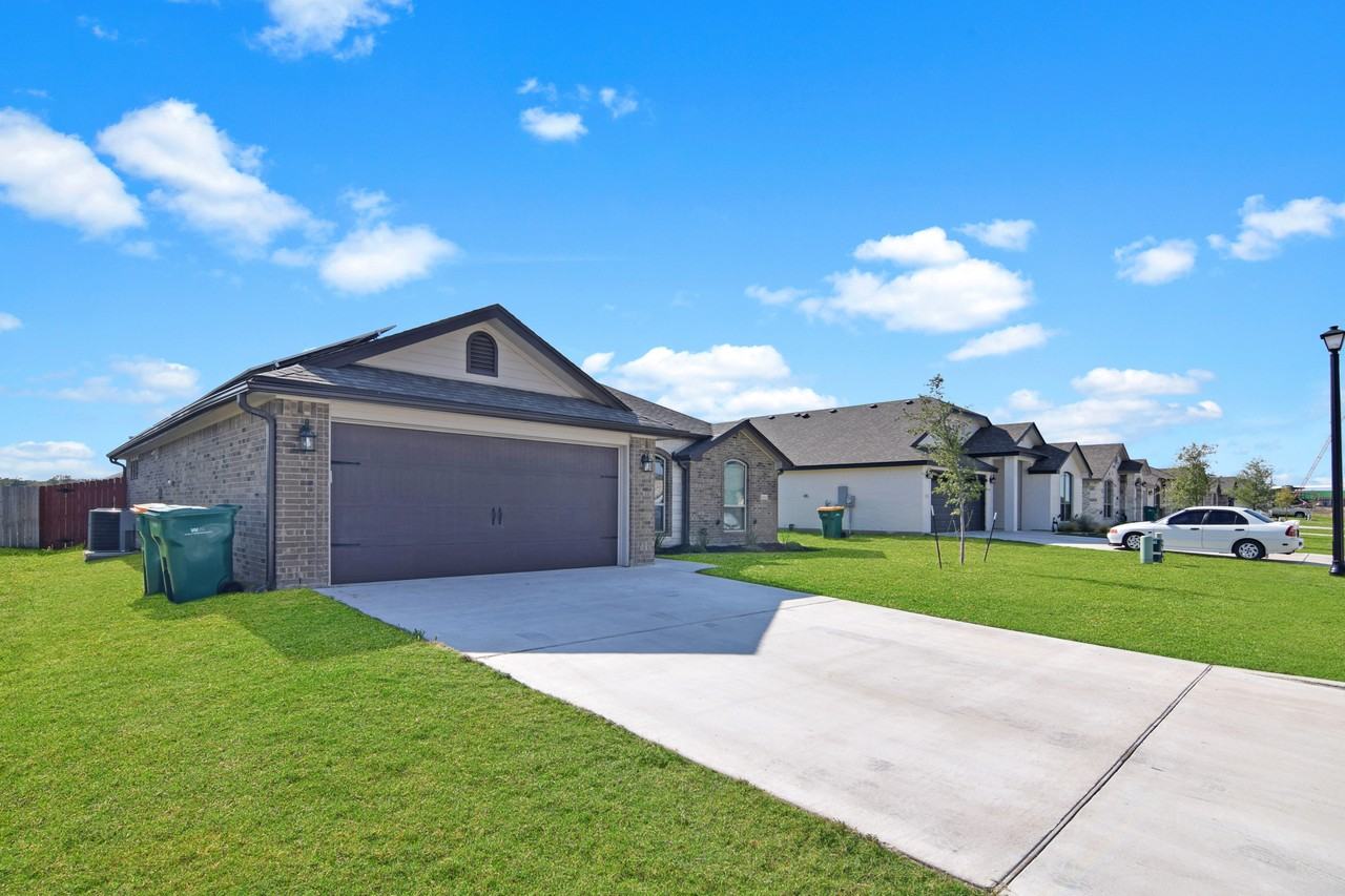 2624 Cedar Glen Dr - Photo 2 of 22