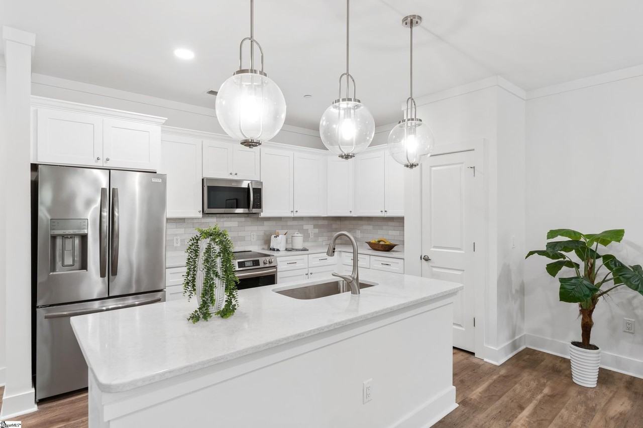 98 E Mcbee Ave #201 - Photo 3 of 22