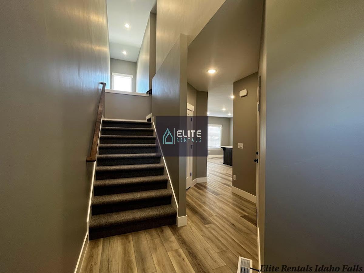 3893 Judy St - Photo 2 of 22