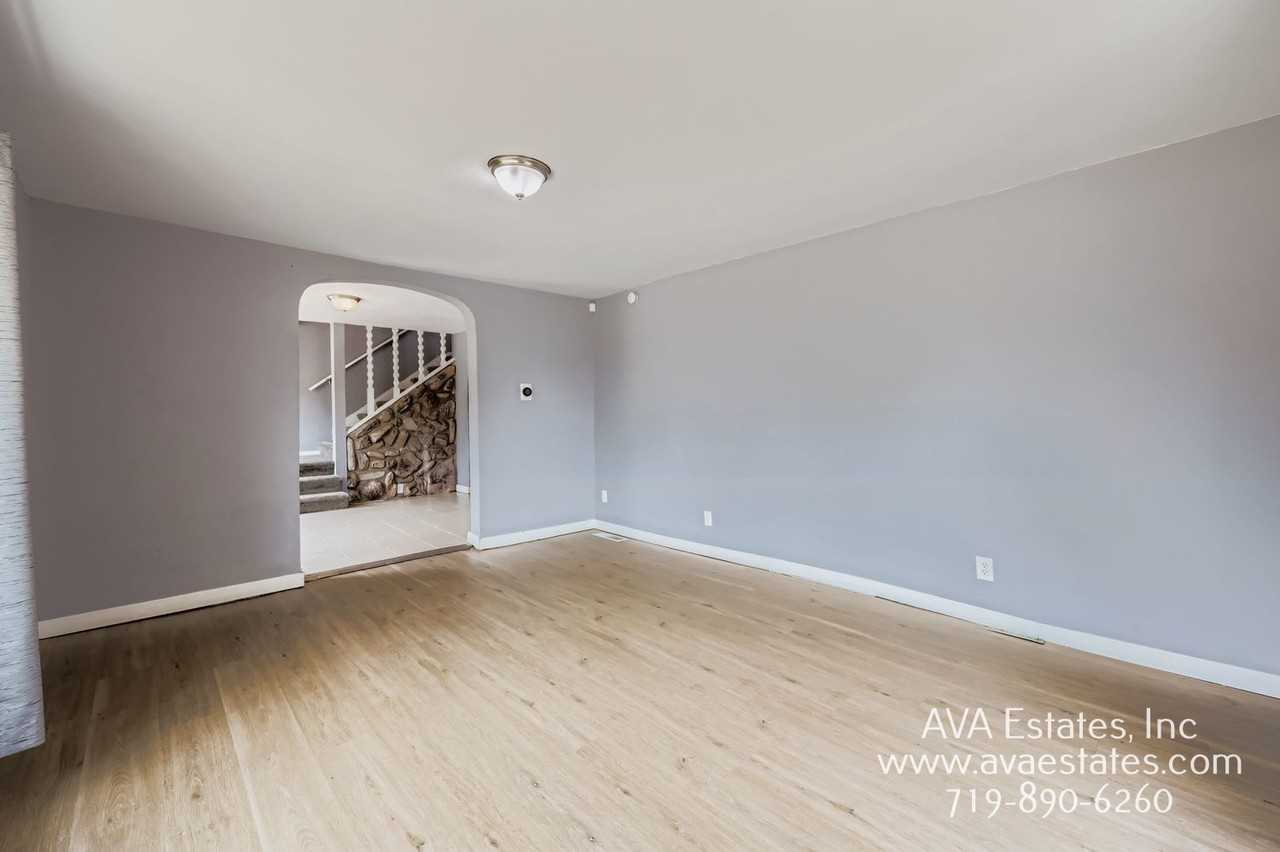 1739 E 5th St - Photo 3 of 24