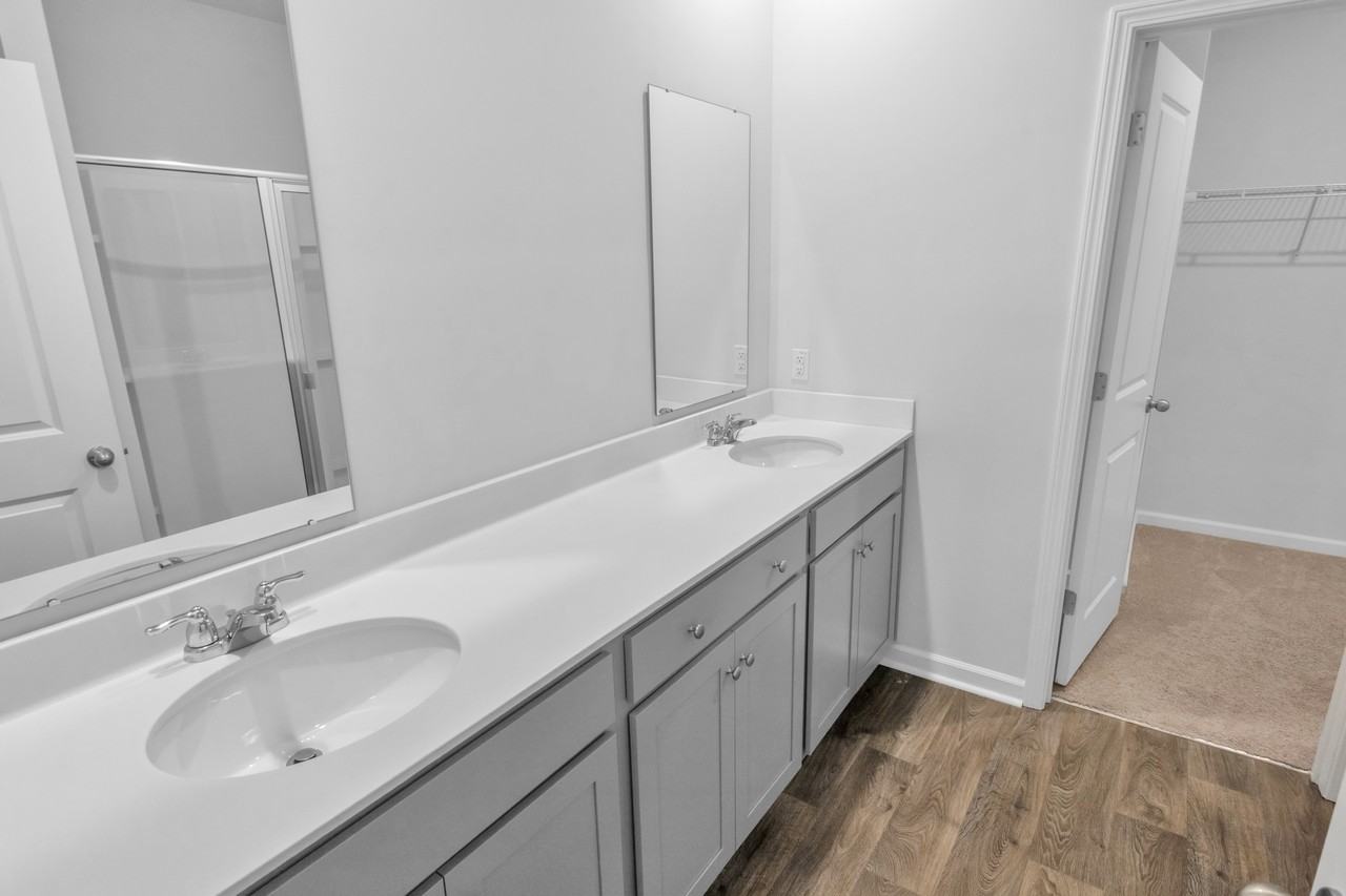 128 Sunray Ln - Photo 4 of 15