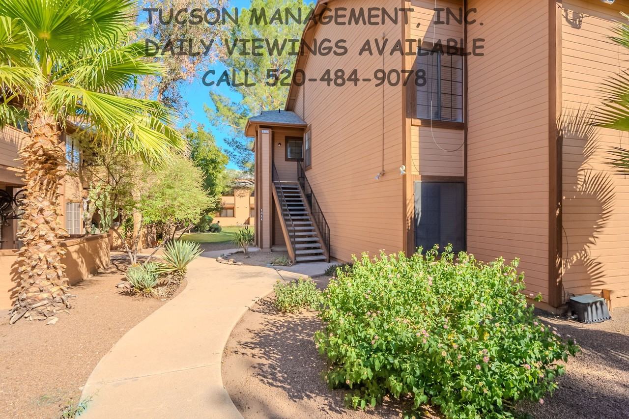 1686 W Wood Bridge Ct - Photo 2 of 37