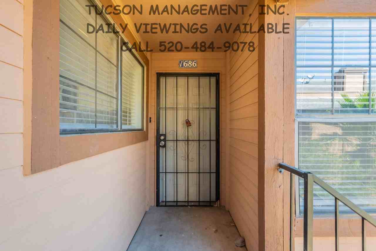 1686 W Wood Bridge Ct - Photo 3 of 37