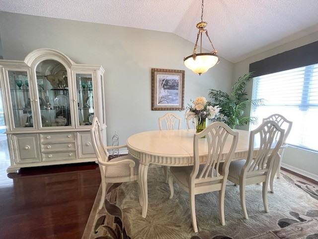 2126 Sansores Street - Photo 5 of 38