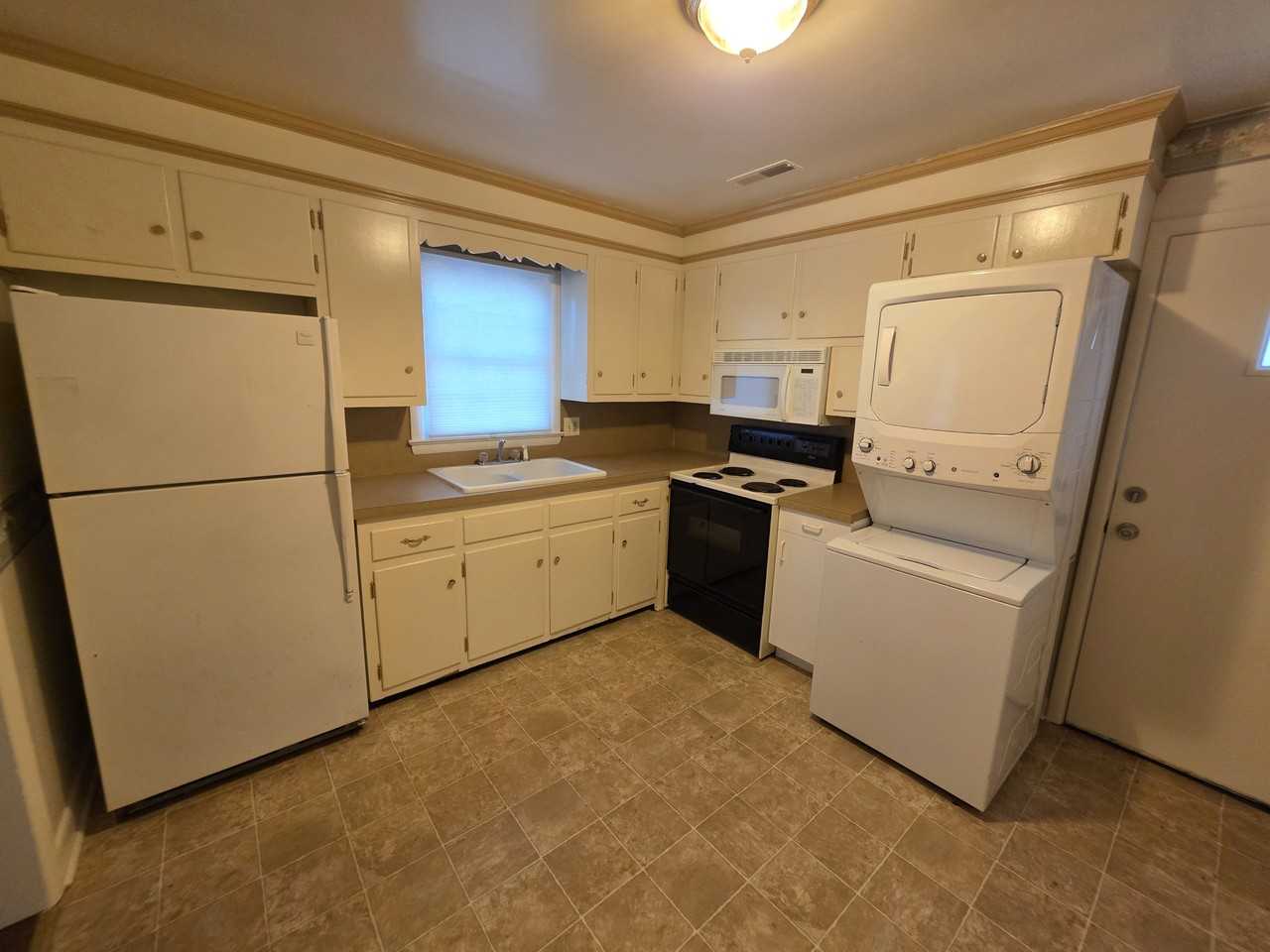 1109 Grant Avenue - Photo 4 of 11