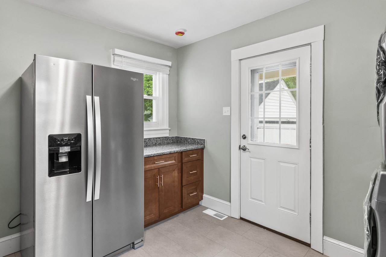 304 North Main Street - Photo 5 of 17