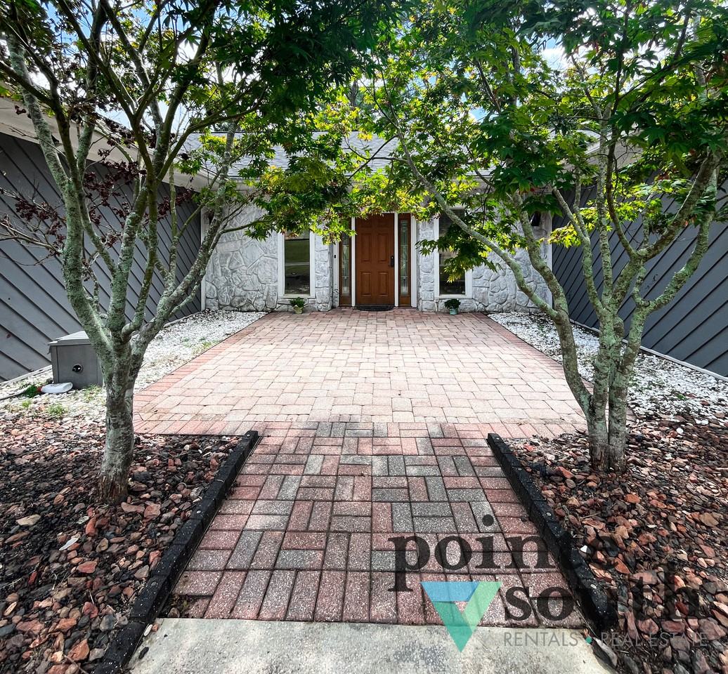 6843 Lake Charlene Dr - Photo 2 of 18