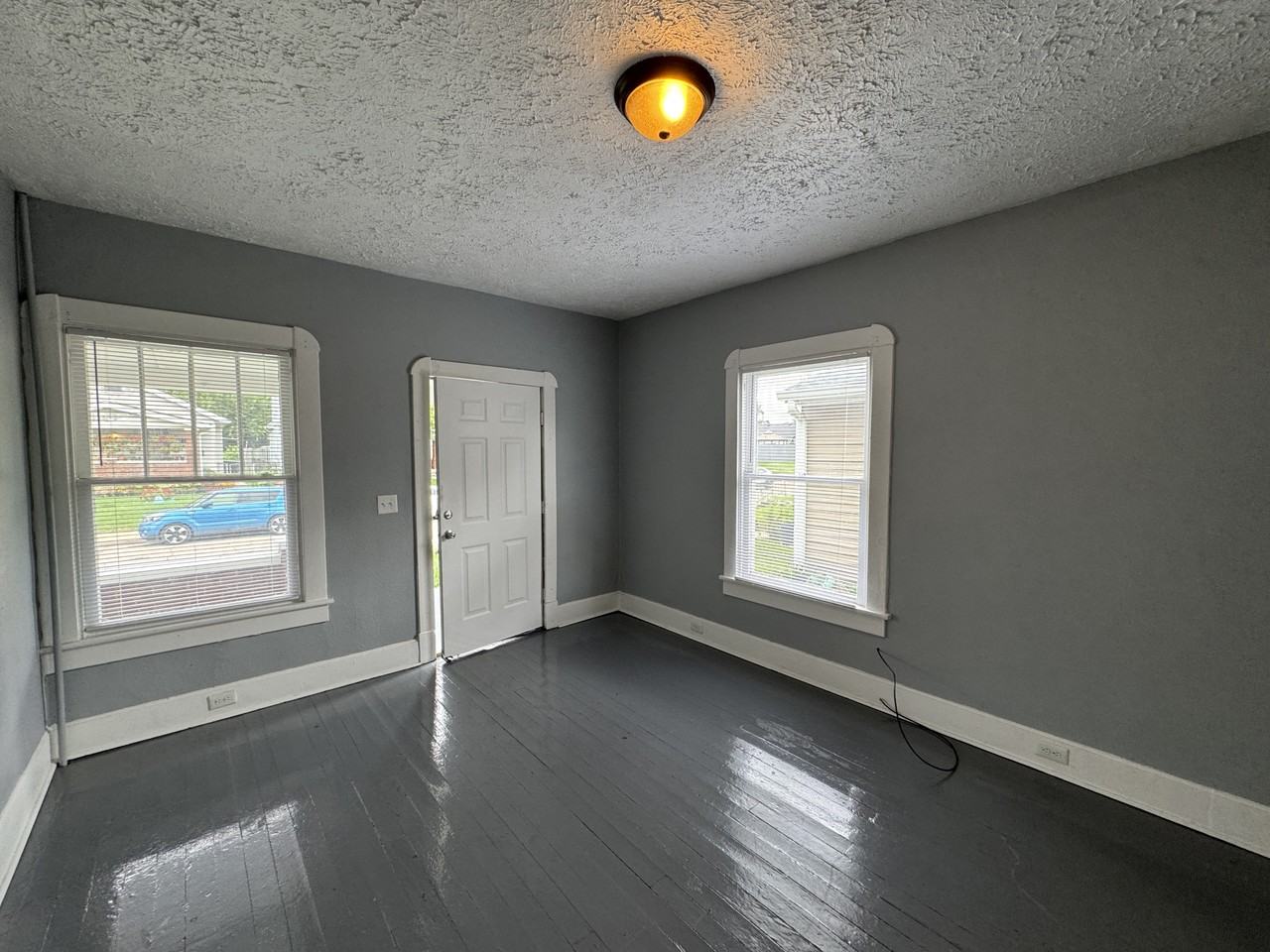 1519 Wade St - Photo 4 of 18