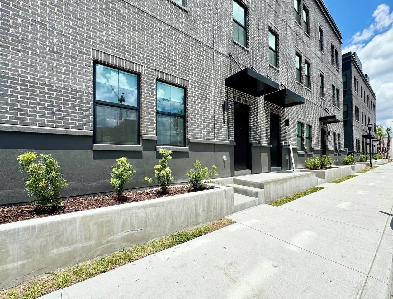 1302 E Kay St #1 - Photo 3 of 43