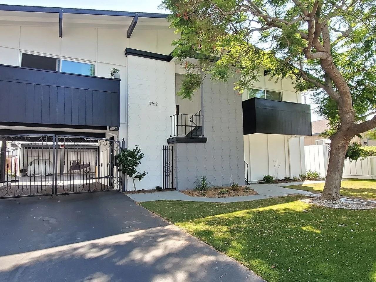 3756 Poinciana Dr - Photo 3 of 7