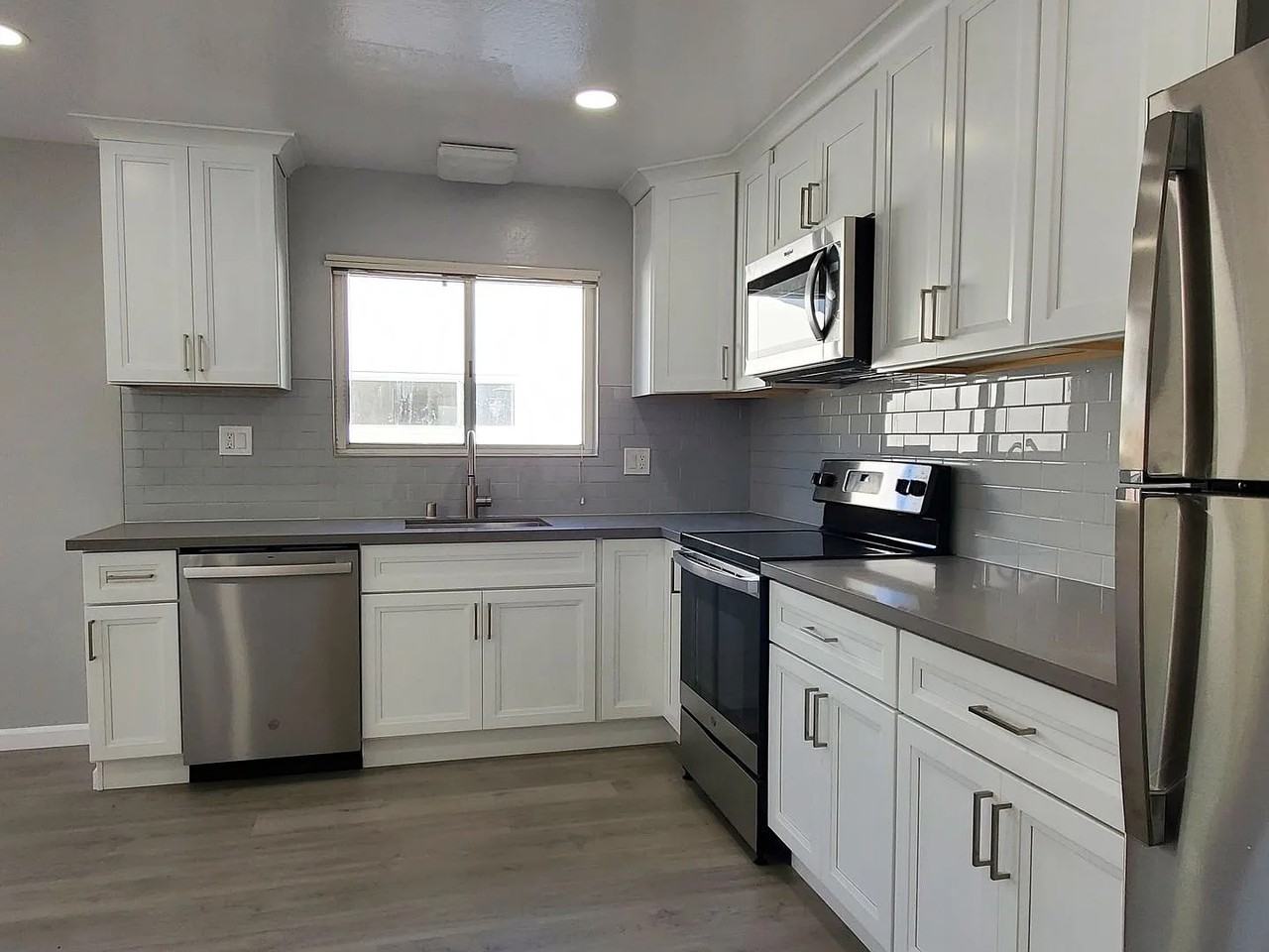 3756 Poinciana Dr - Photo 6 of 7