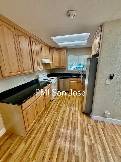 2868 Fairfax Ave - Photo 3 of 13