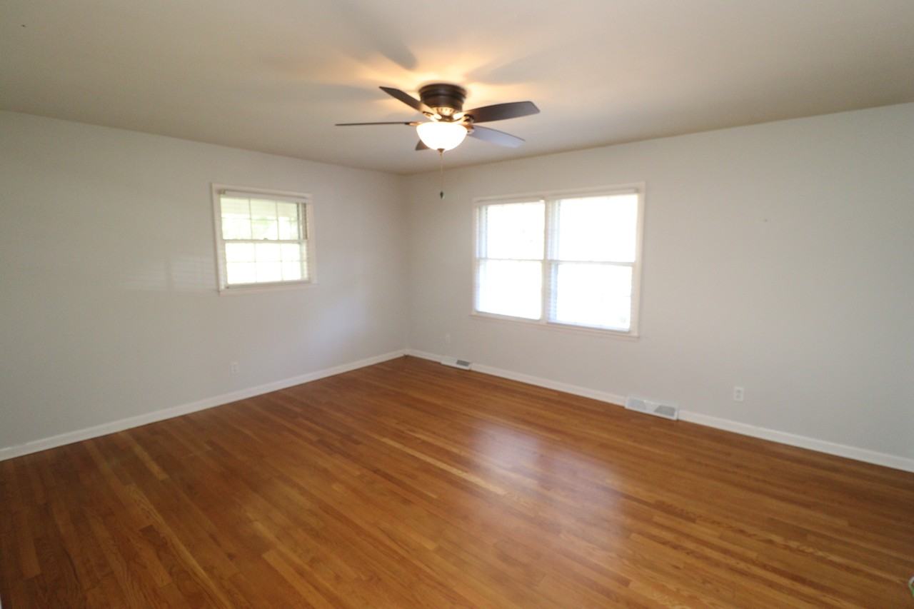 4909 Auburn Rd - Photo 2 of 32