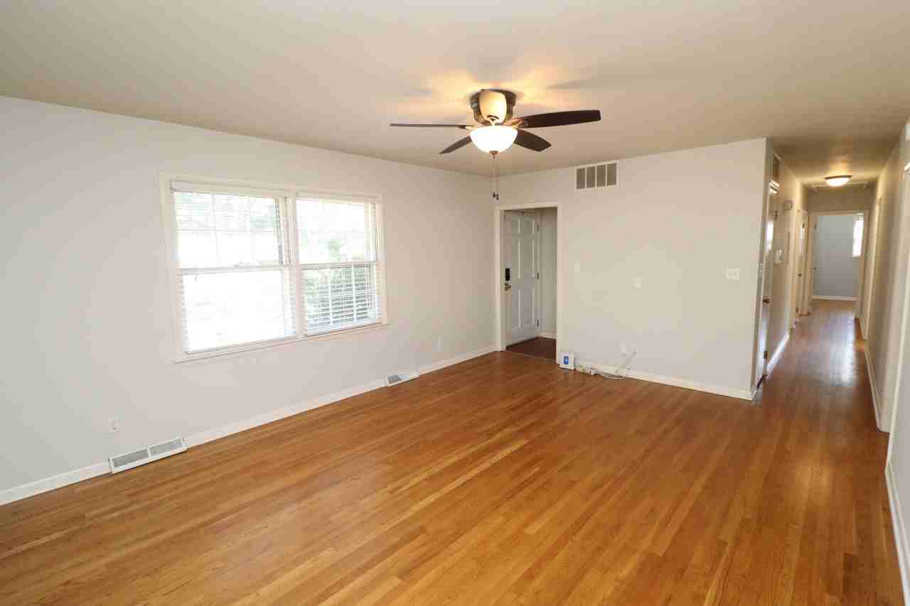 4909 Auburn Rd - Photo 3 of 32