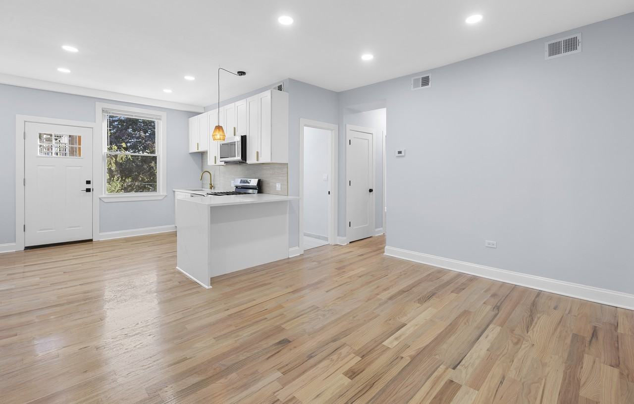 3805 W Belle Plaine Ave #2W - Photo 2 of 10