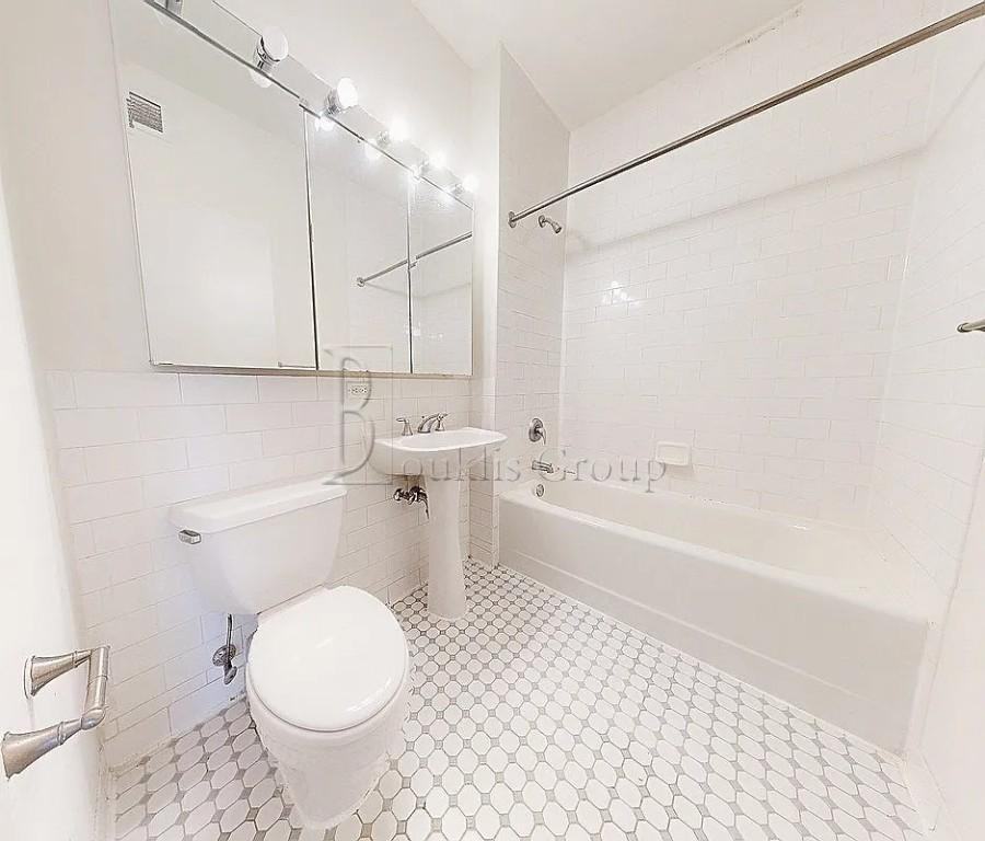 90 Washington St #24K - Photo 5 of 11