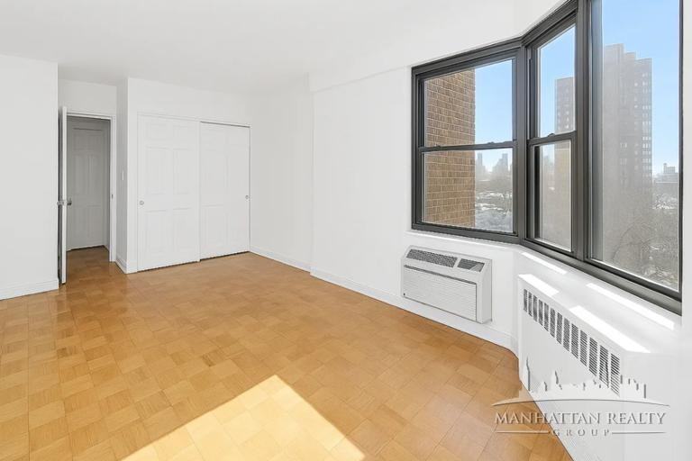 4th Ave #9F - Photo 4 of 5