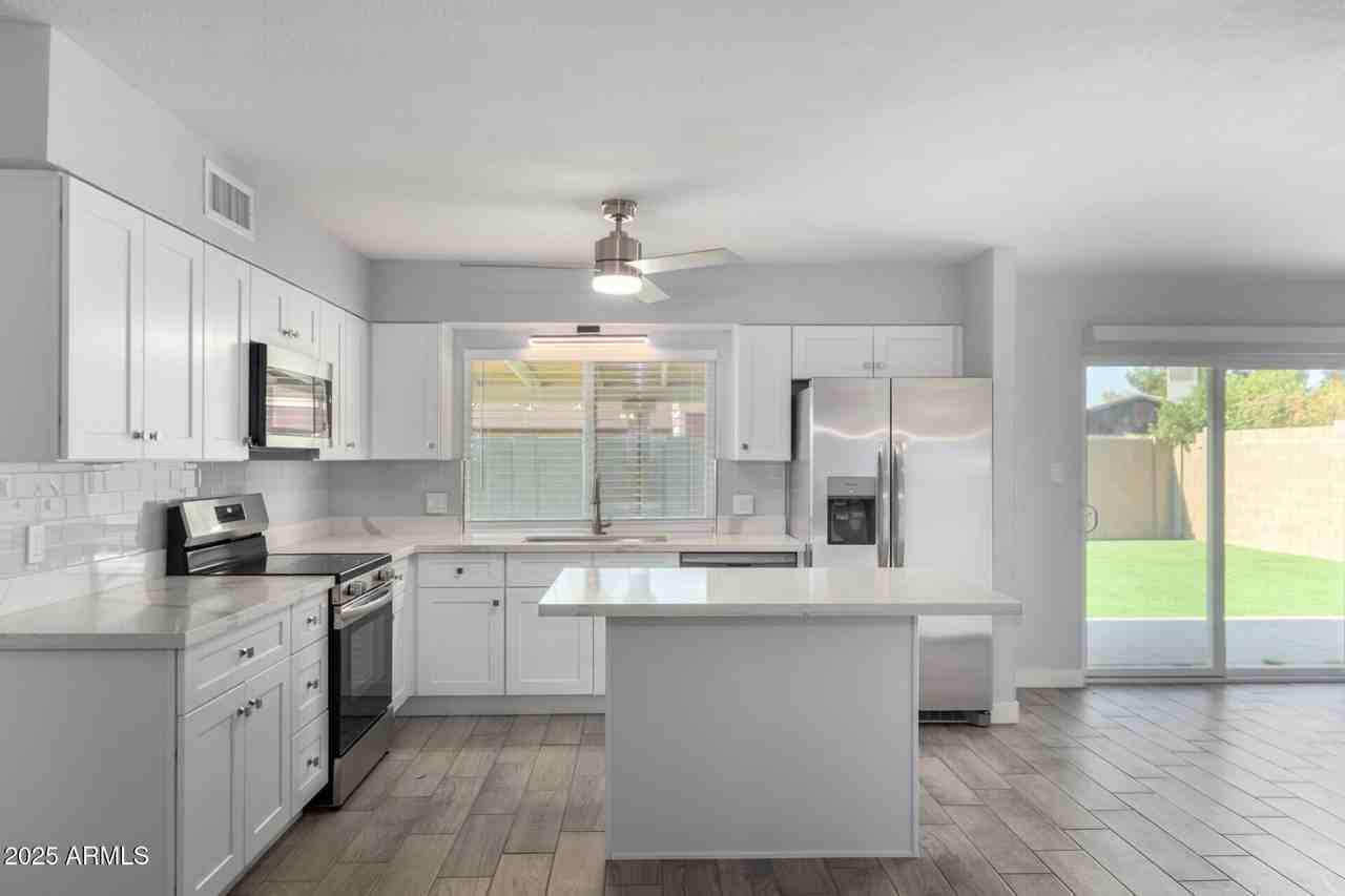 4302 N 80th Ln - Photo 2 of 18