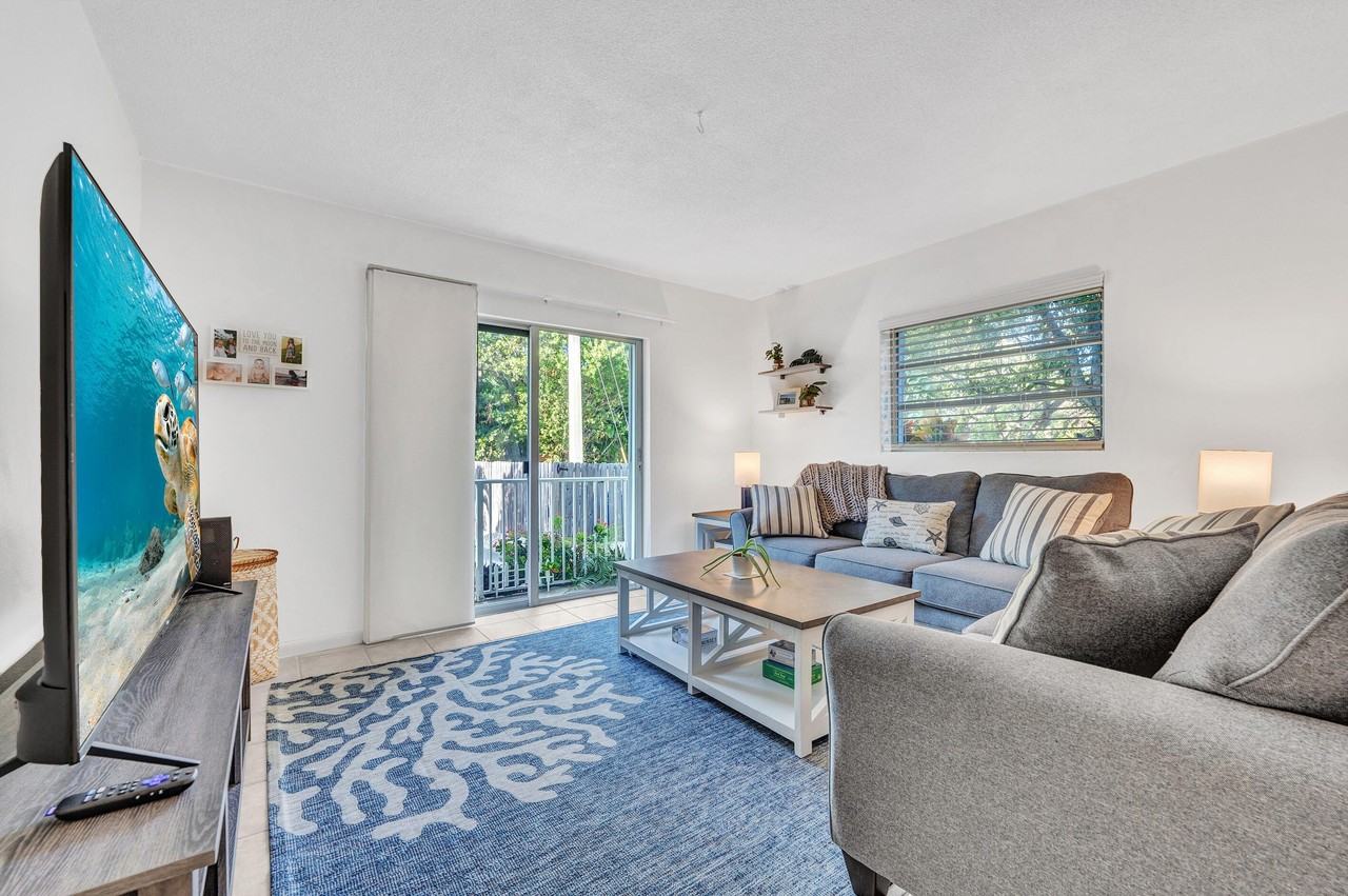 1129 Pebble Beach Ln #6 - Photo 2 of 31