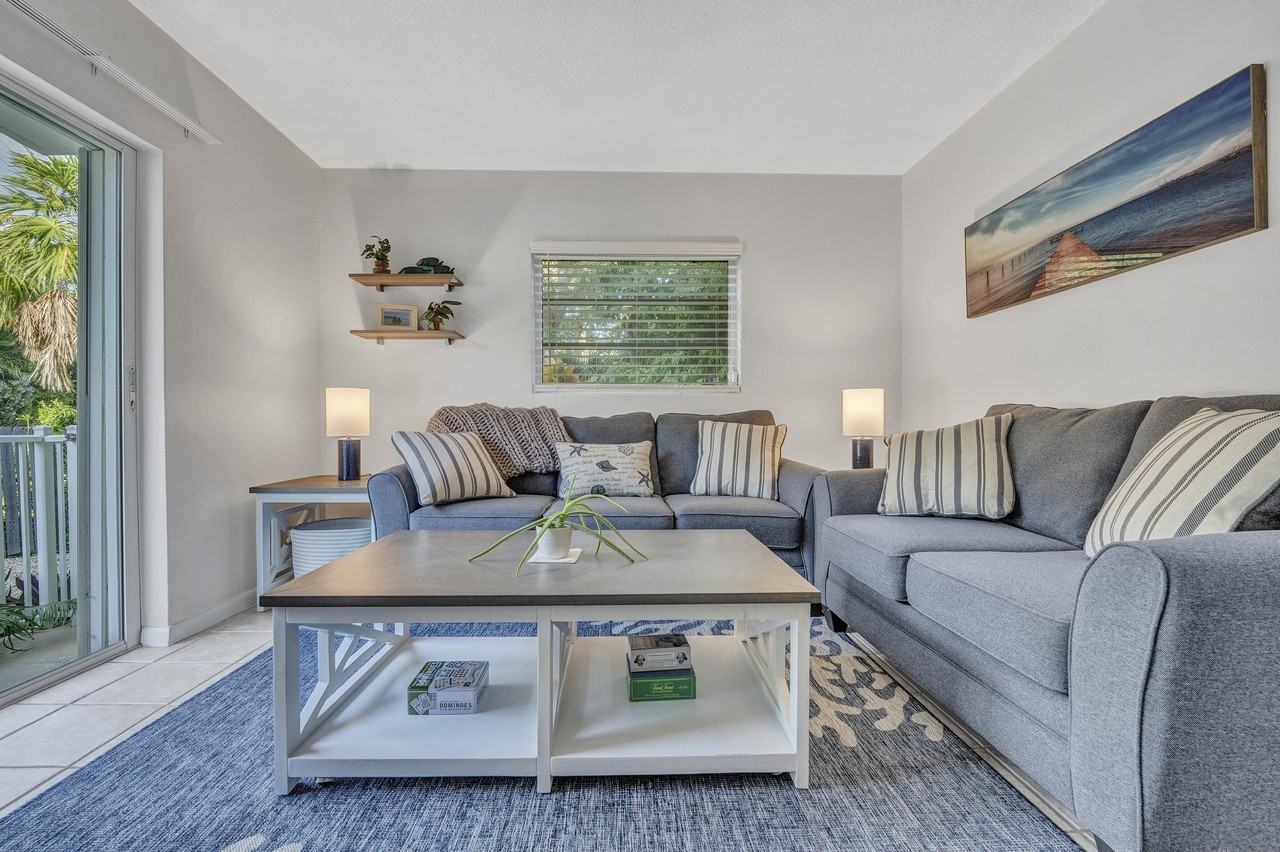 1129 Pebble Beach Ln #6 - Photo 4 of 31