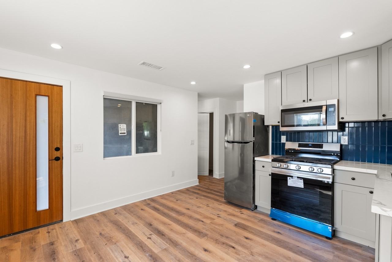 901 Micheltorena St - Photo 2 of 12