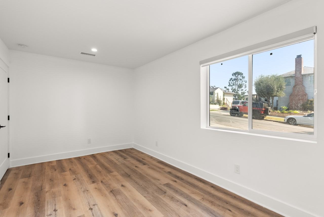 901 Micheltorena St - Photo 6 of 12