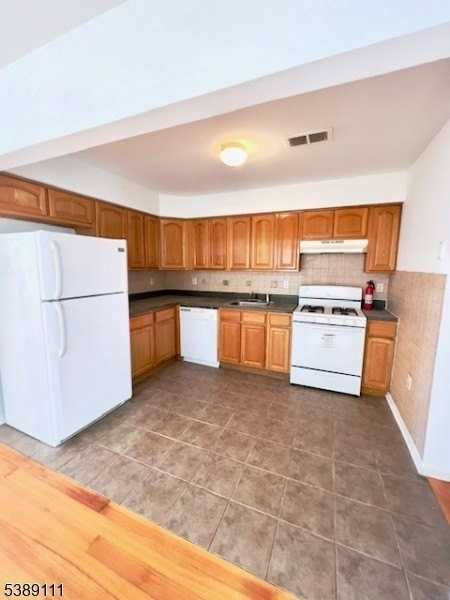 239 Bond St Unit 2 #1 - Photo 6 of 21