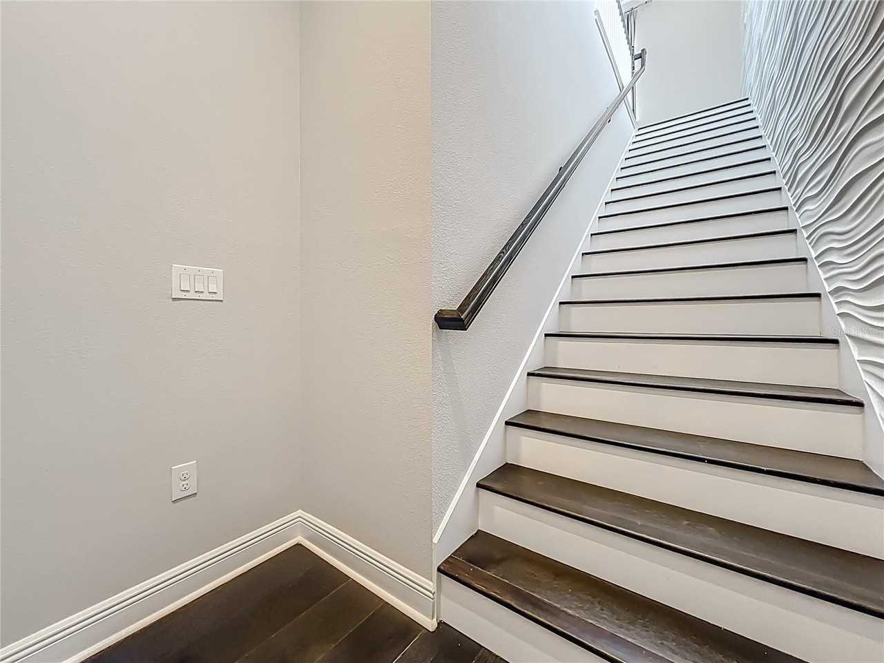 13450 Gabor Avenue - Photo 4 of 19